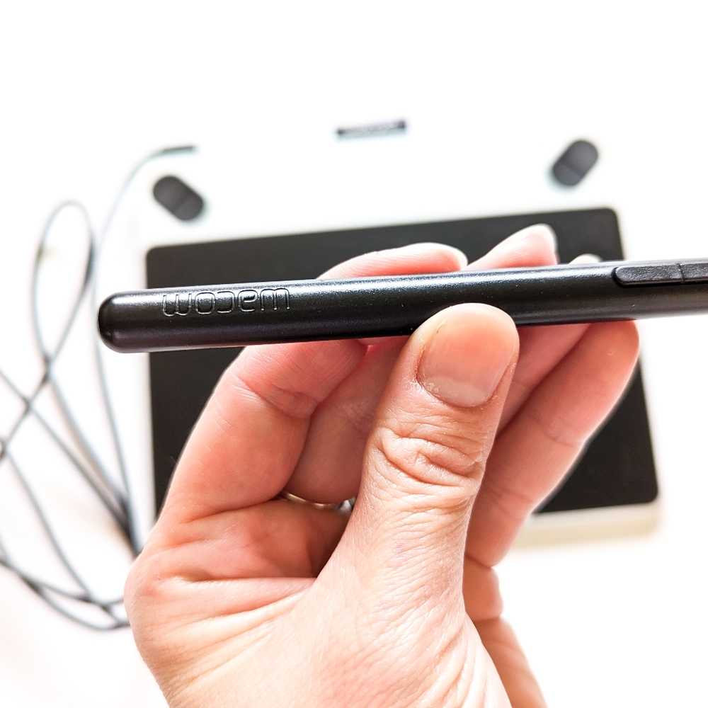Wacom Intuos Tablet for Drawing, Writing, Design - Picture 5 of 16